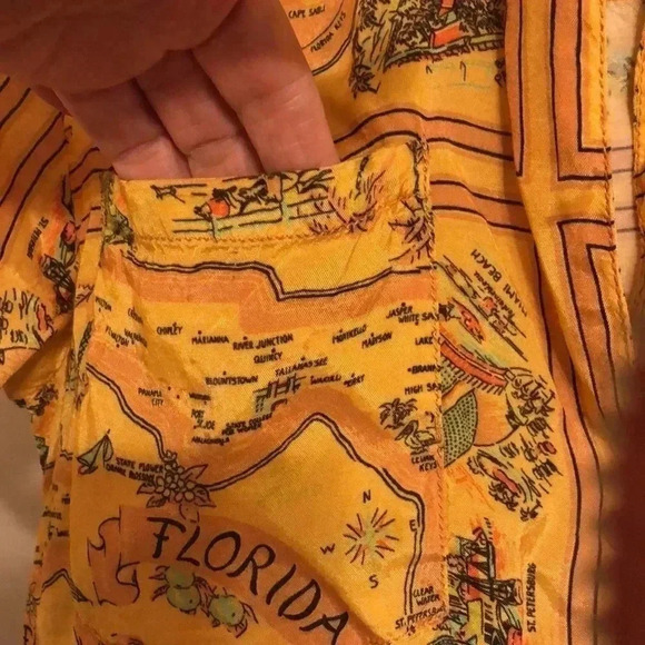 Urban Outfitters button down short sleeve Florida shirt. Size  XS - Picture 4 of 9